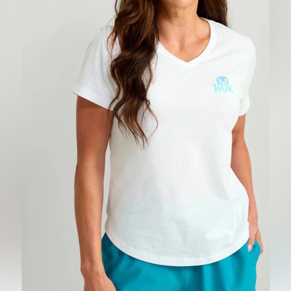 Huk Women's V-NECK SUNSET GRAPHIC TEE. New with Tags Size Large